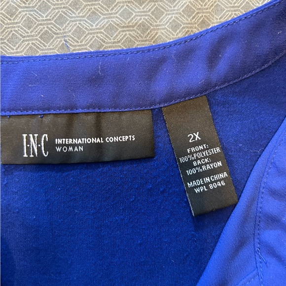 Lot of 3 blouses. All same style and size. 3 different colors. - Picture 5 of 6